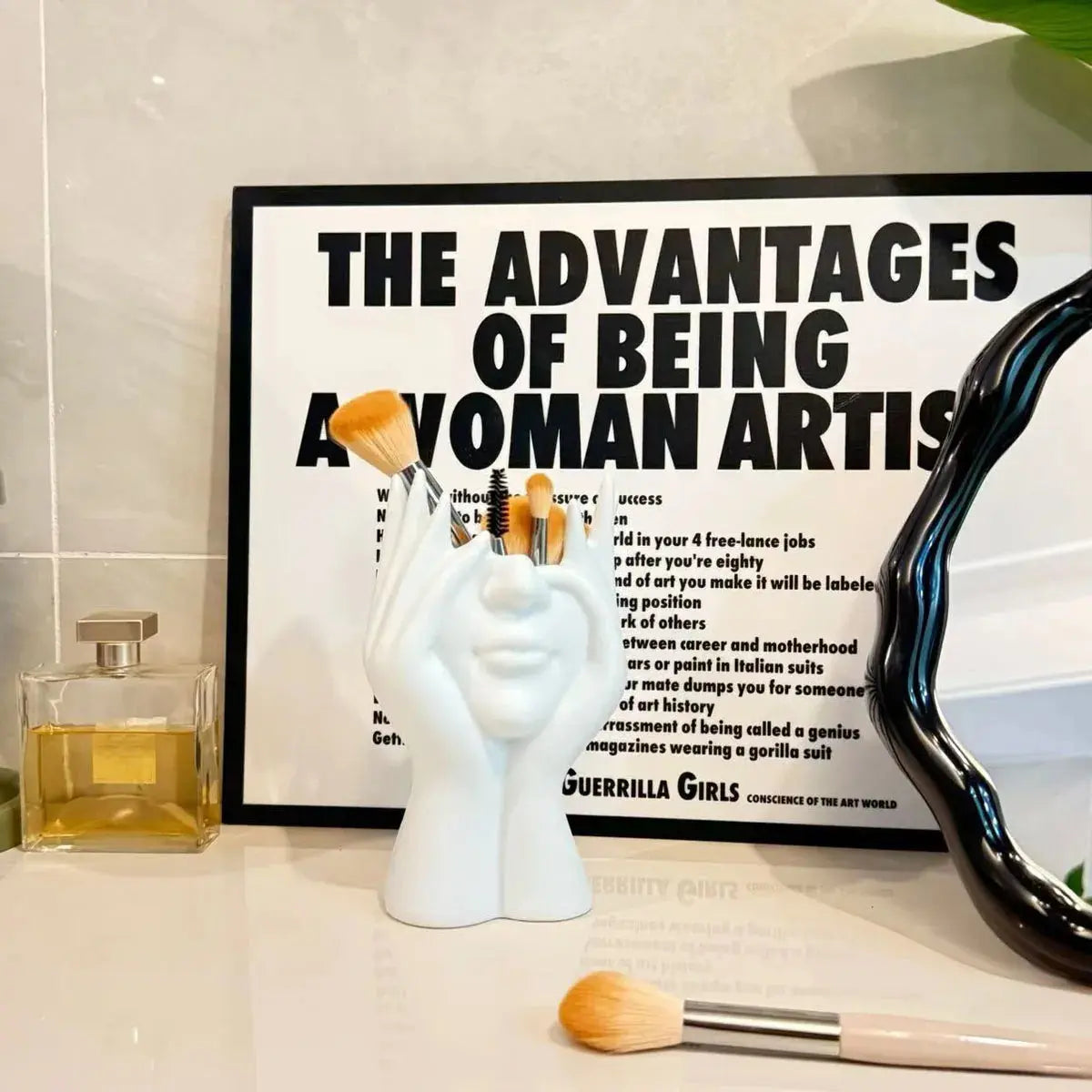 Makeup Brush Holder,Human Face Art Desktop Decoration,Vase,Compatible with Makeup,Eyebrow Pencils,Home Organizer,Plastic Material High Class Cosmetics