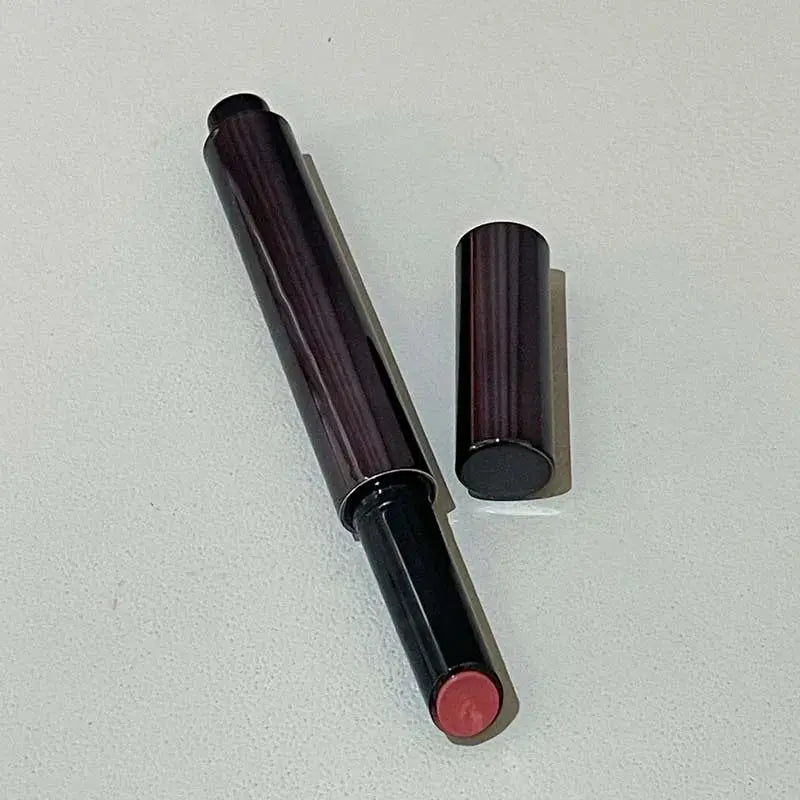 Mirror Lipstick Has A Smooth Texture Rich Color And Film Forming That Won't Dry Out Or Get Stuck Moisturizing And Pouty Lips High Class Cosmetics